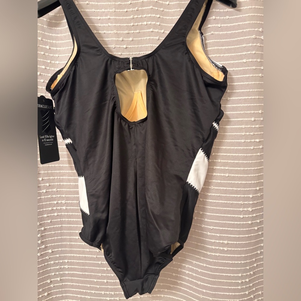 Swimsuit Miraclesuit 20W Plus Size Helix One Piece underwire. New with tags